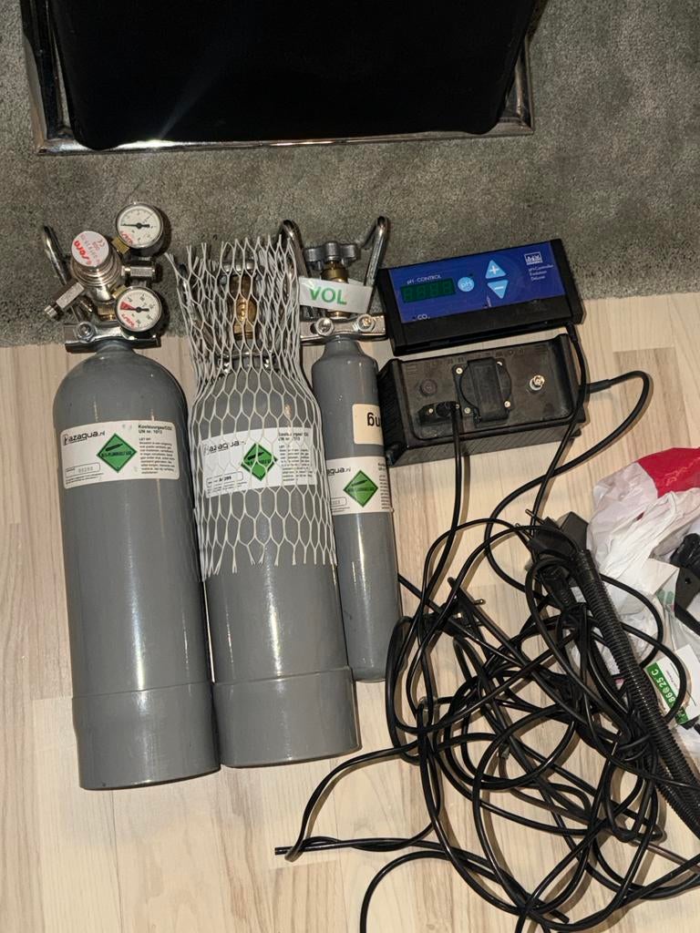 Complete CO2 Set: Dennerle pH-Controller + Sera + 3 Flessen", Ophalen, Zo goed als nieuw, CO₂-systeem, Overige merken