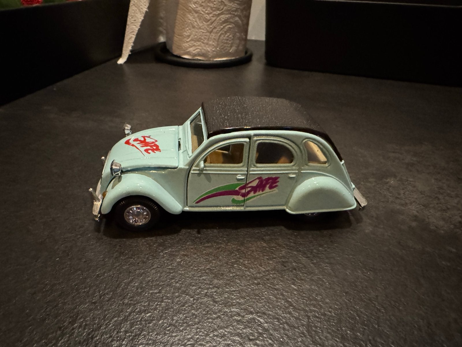 Citroën 2CV modelauto - Lichtblauw met 'SAFE' opdruk, Overige merken, Gebruikt, Auto, 1:32 tot 1:50