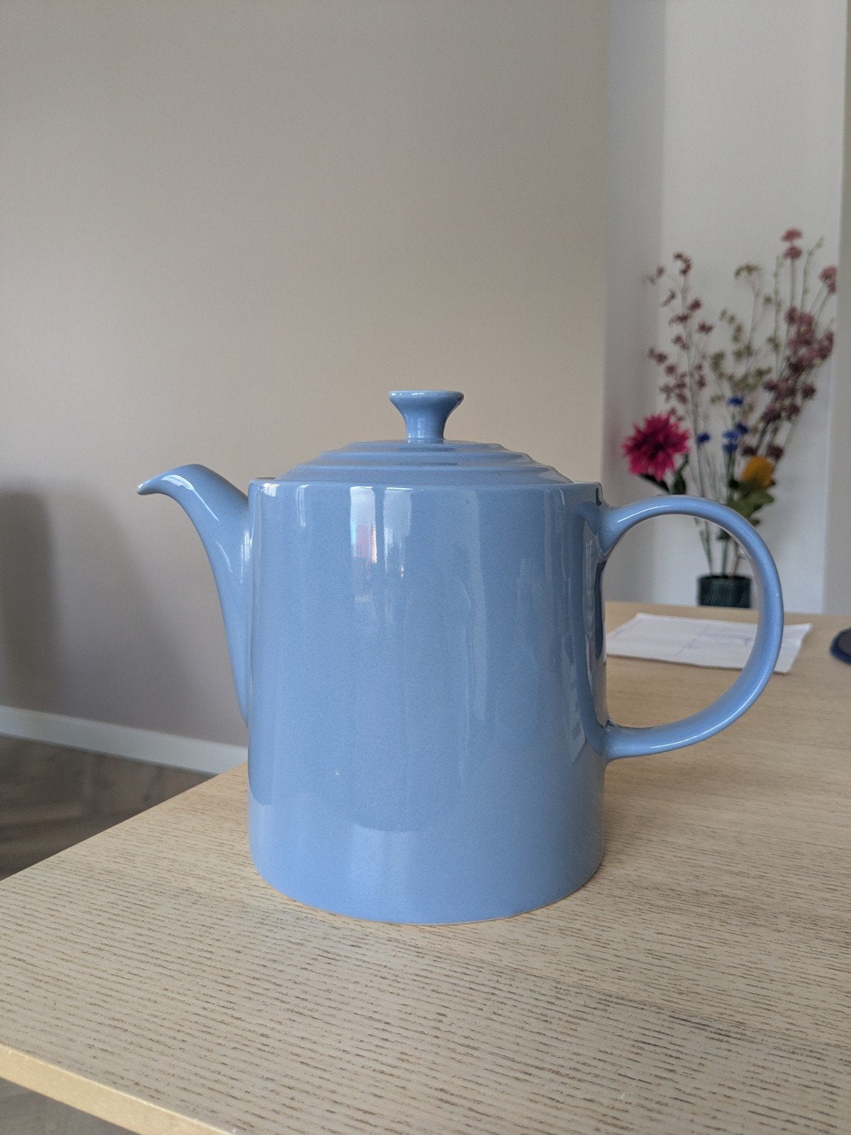 Le Creuset Theepot - Lichtblauw - 1.3L, Blauw, Ophalen of Verzenden, Zo goed als nieuw, Steen/keramiek