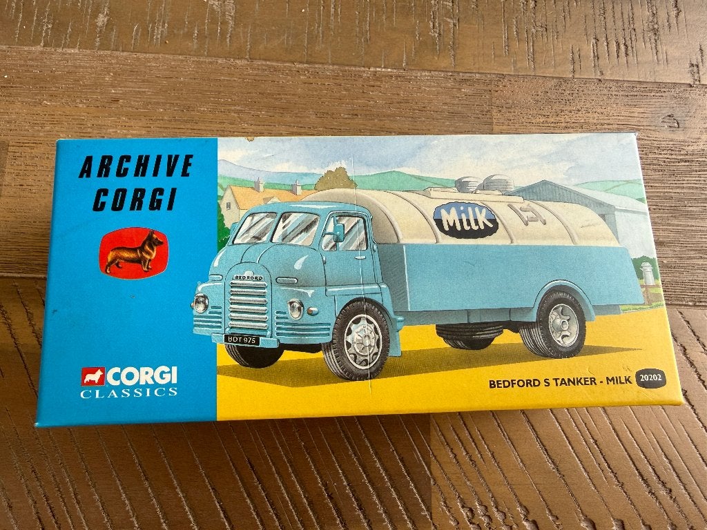 Corgi Classics Bedford S Tanker - Milk, Hobby en Vrije tijd, Ophalen of Verzenden, Zo goed als nieuw, Bus of Vrachtwagen, Corgi