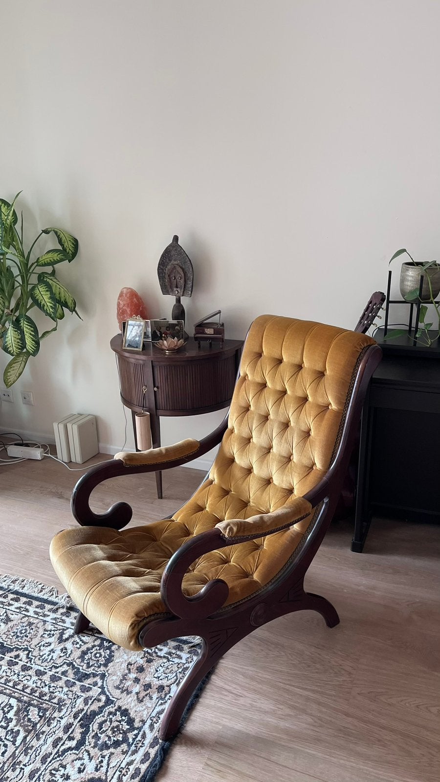 Vintage stoel in oker geel, Huis en Inrichting, Ophalen, Hout, Gebruikt, Minder dan 75 cm