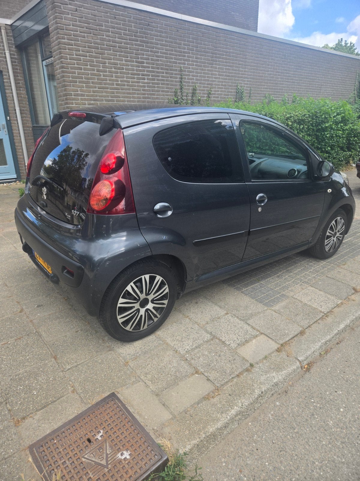 Peugeot 107 1.0 12V 5DR 2012 Airco nieuwe Apk, Voorwielaandrijving, 4 stoelen, Origineel Nederlands, Handgeschakeld