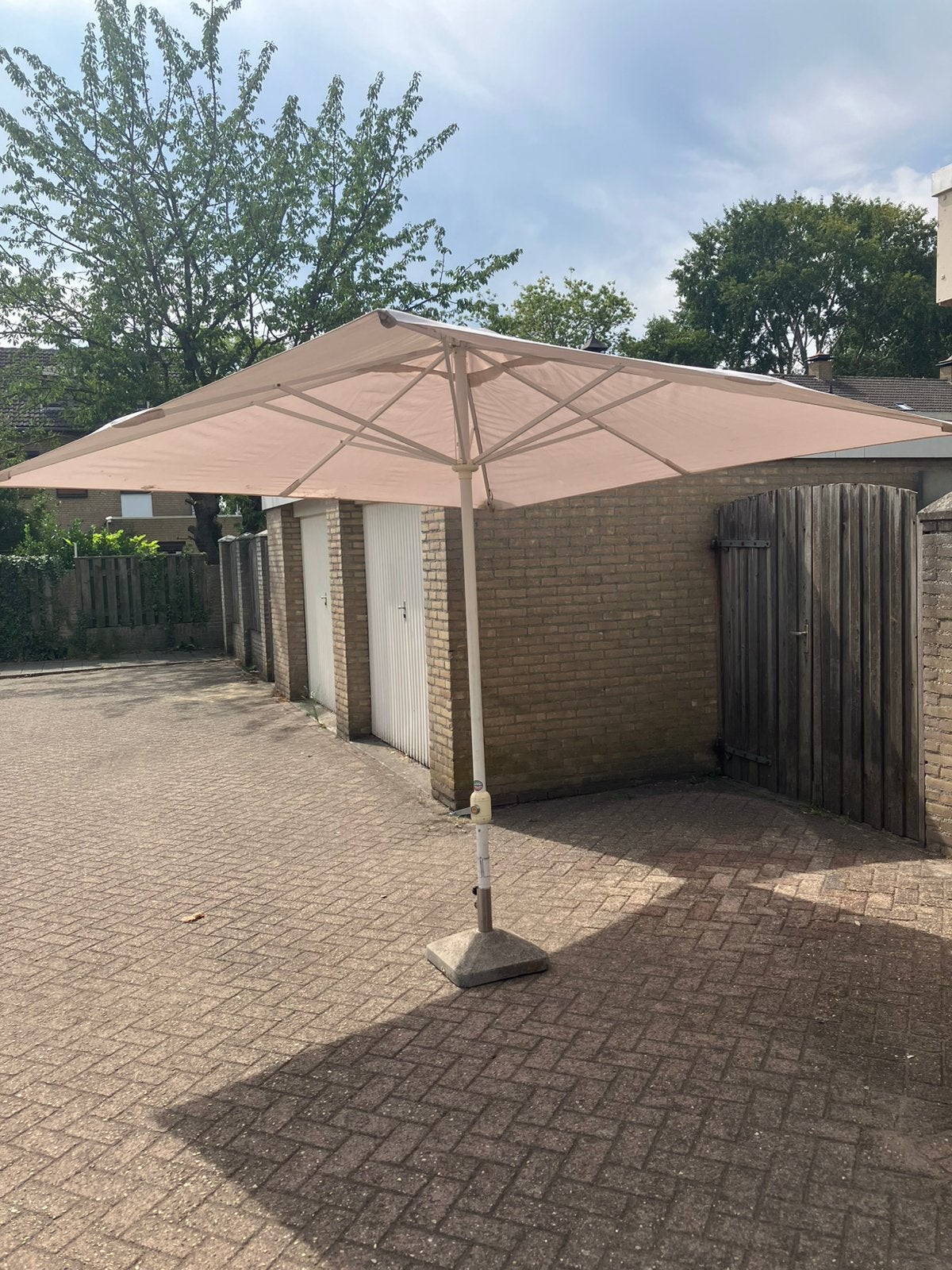 Parasol met betonnen voet, Ophalen, Parasolvoet, 3 tot 4 meter, Verstelbaar