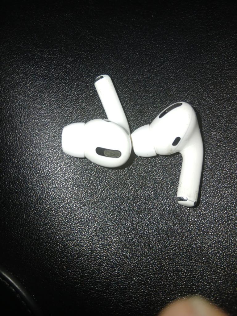 Apple AirPods Pro (1e generatie) met oplaadcase, Ophalen of Verzenden, Gebruikt, Draadloos