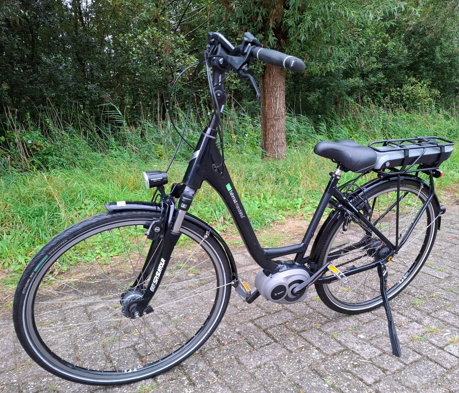 Foto 3 van Nette zwarte elektrische damesfiets,Bosch middenmotor ✅️