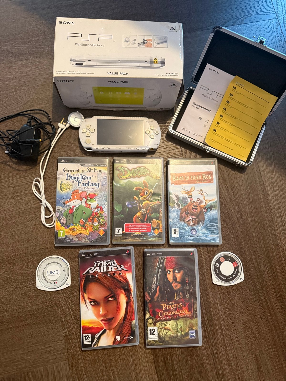 PSP Bundel - Wit PSP-3000 met 7 games en accessoires, Spelcomputers en Games, Spelcomputers | Sony PSP, Ophalen of Verzenden, Gebruikt