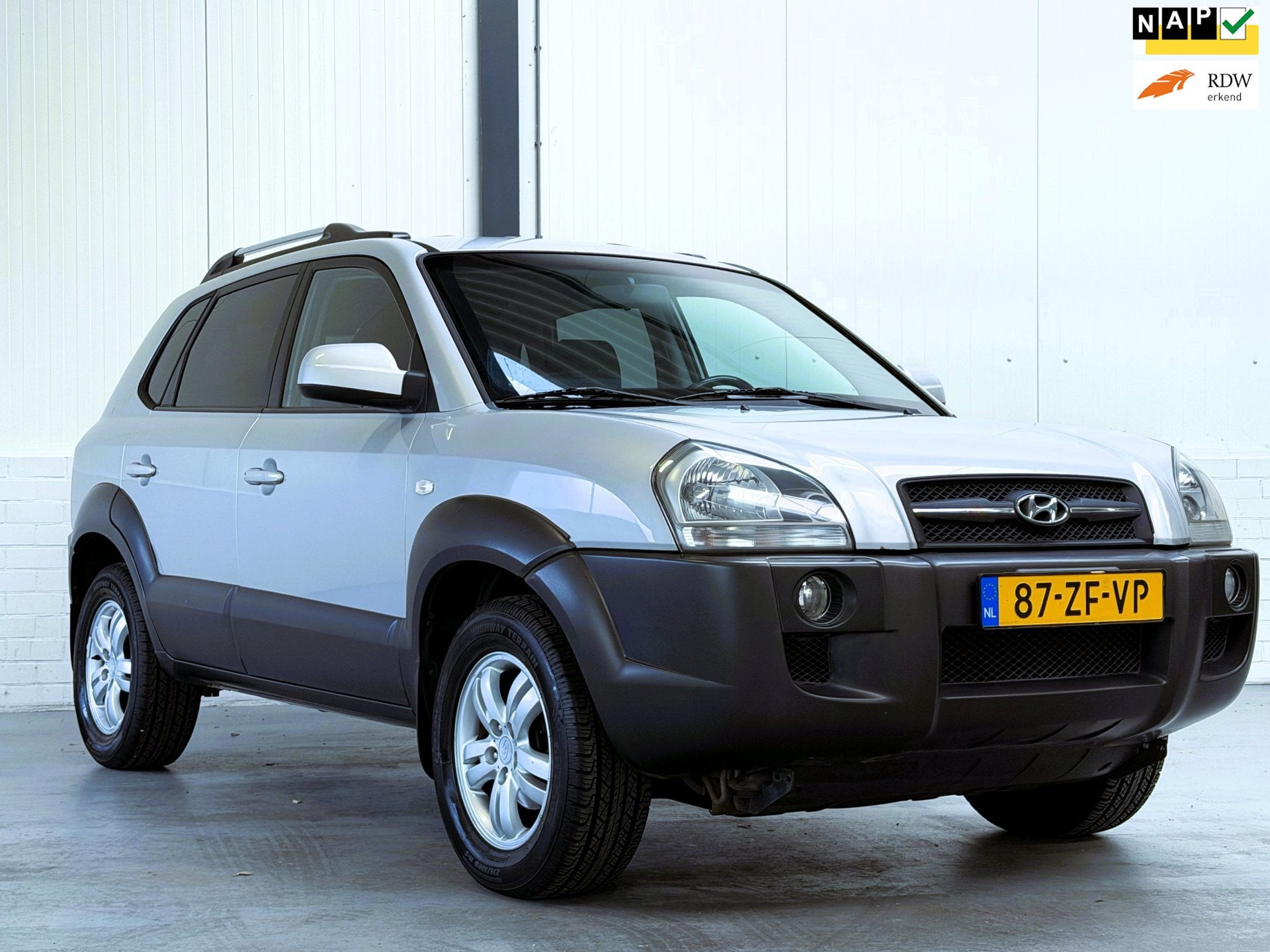 Hyundai Tucson 2.0i Style|Goed Onderhouden, Auto's, Gebruikt, Zwart, 4 cilinders, Metallic lak