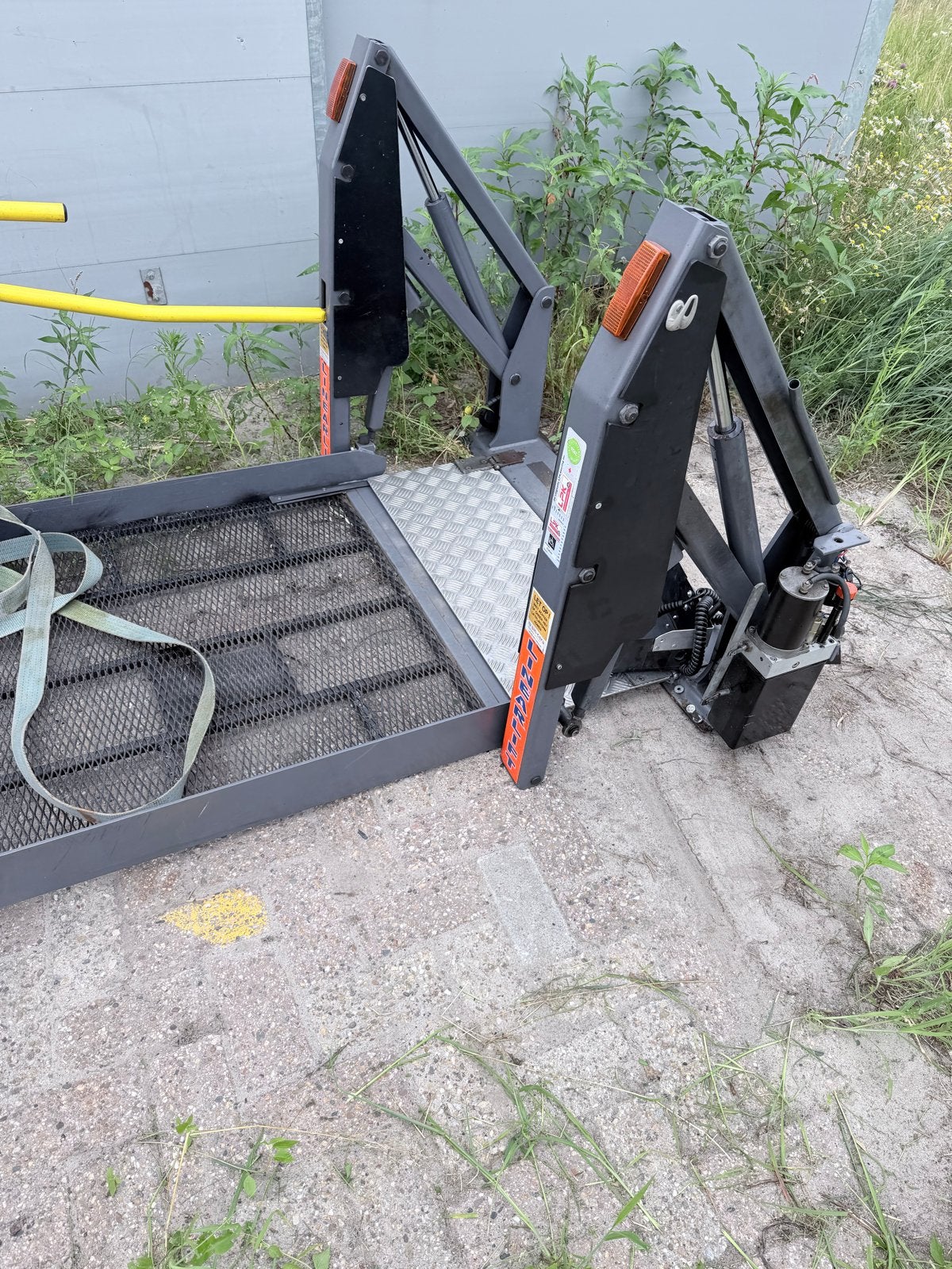 Rolstoellift merk linearlift 400kg met lpk, Ophalen, Gebruikt, Elektrische rolstoel