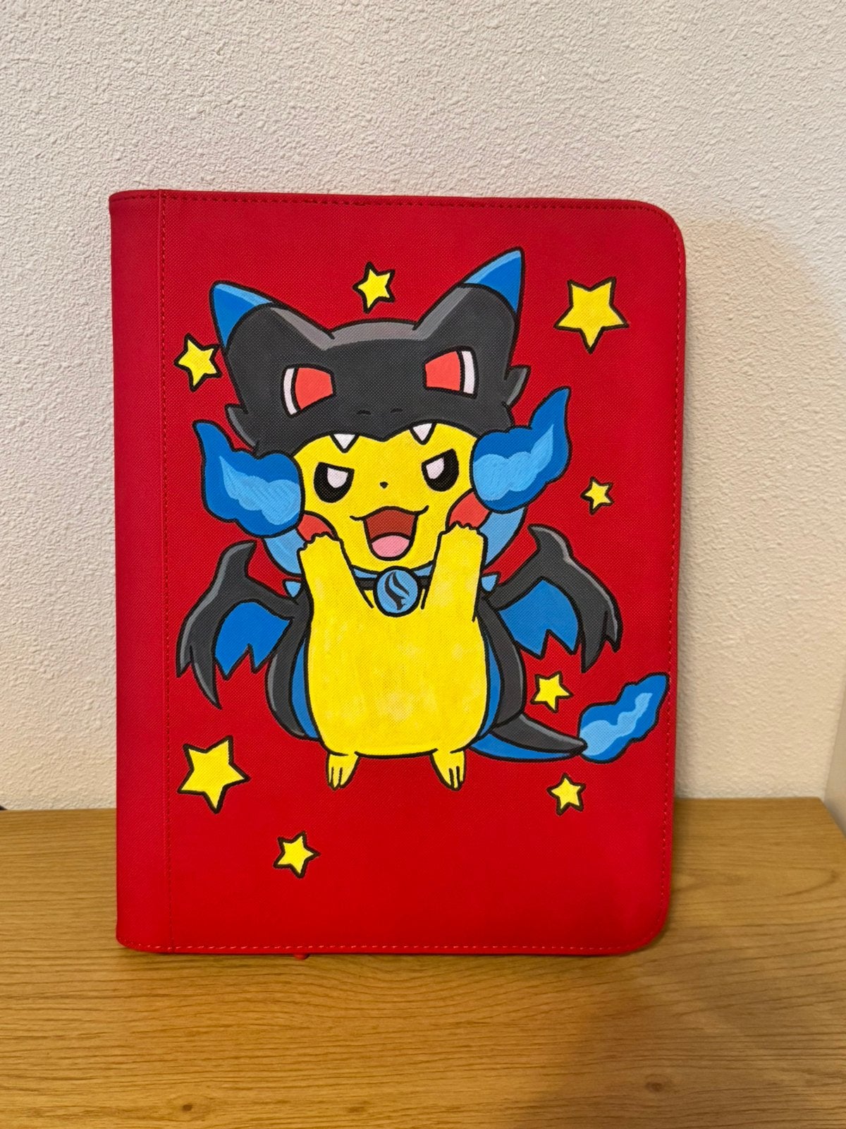 Handpainted Poncho Pikachu 9-pocket binder, Ophalen of Verzenden, Nieuw