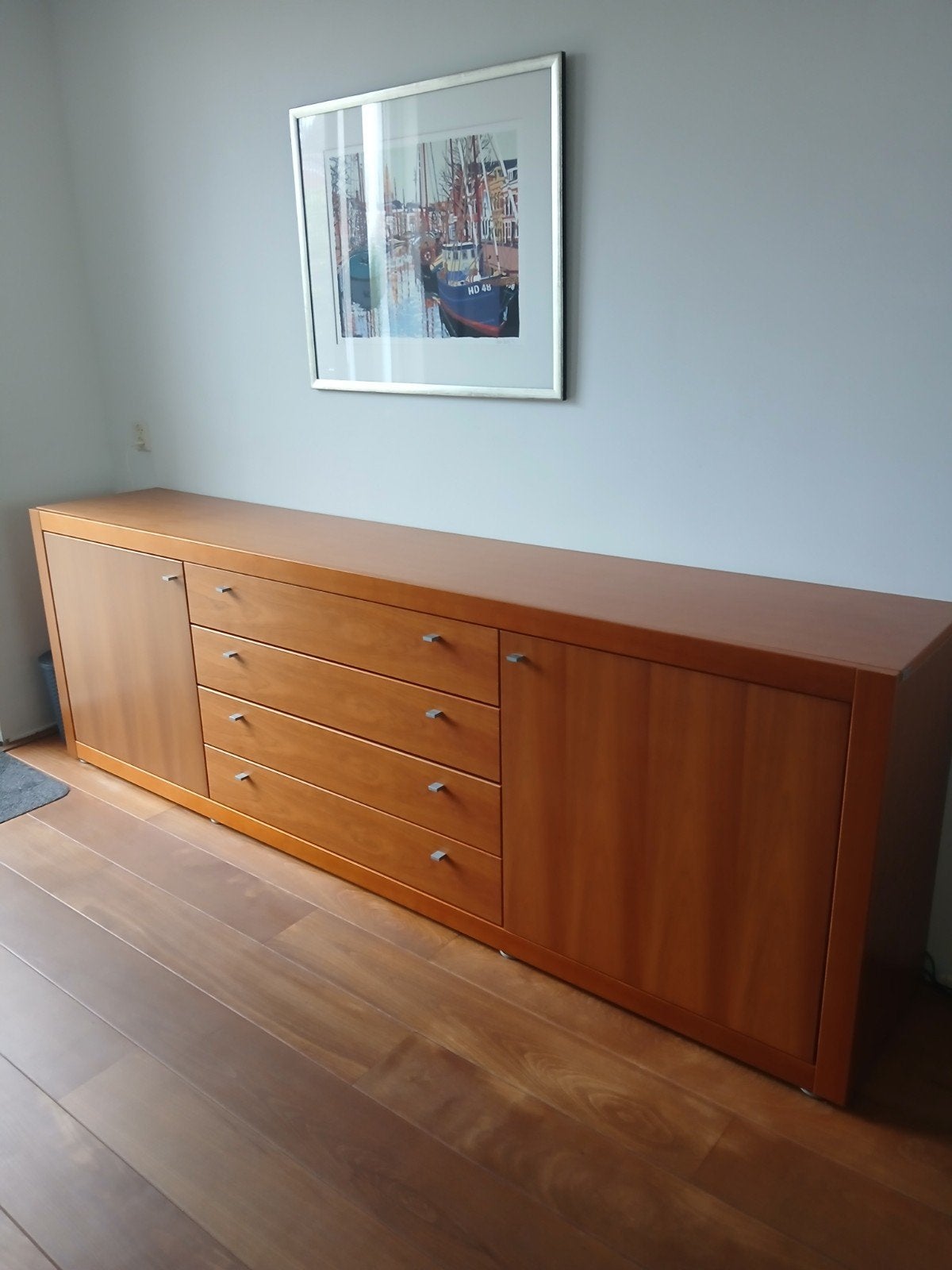 Dressoir van Hulsta. Lengte 2.60. Diepte 46cm. Hoogte 85cm., Ophalen, Gebruikt, Met deur(en), 200 cm of meer