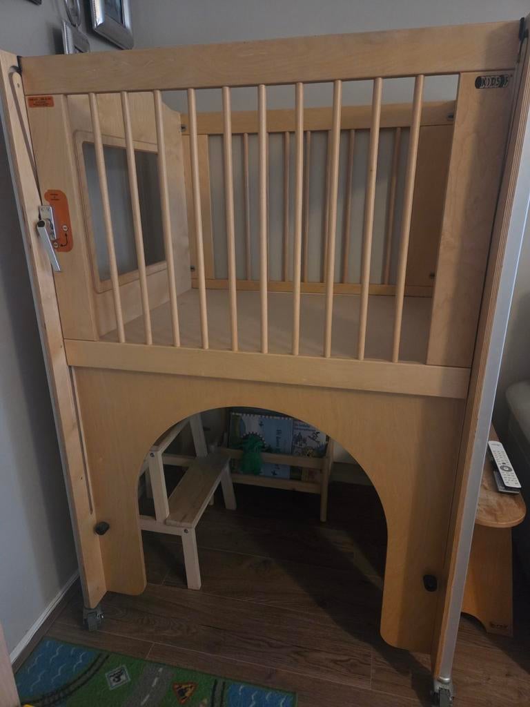 Te koop kinderdagverblijf box, Kinderen en Baby's, Boxen, Ophalen, Gebruikt, Wieltjes