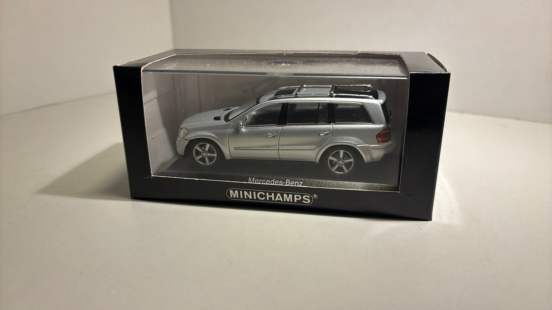 Mercedes benz gl klasse grey minichamps 1.43, Hobby en Vrije tijd, Ophalen of Verzenden, A, A, A