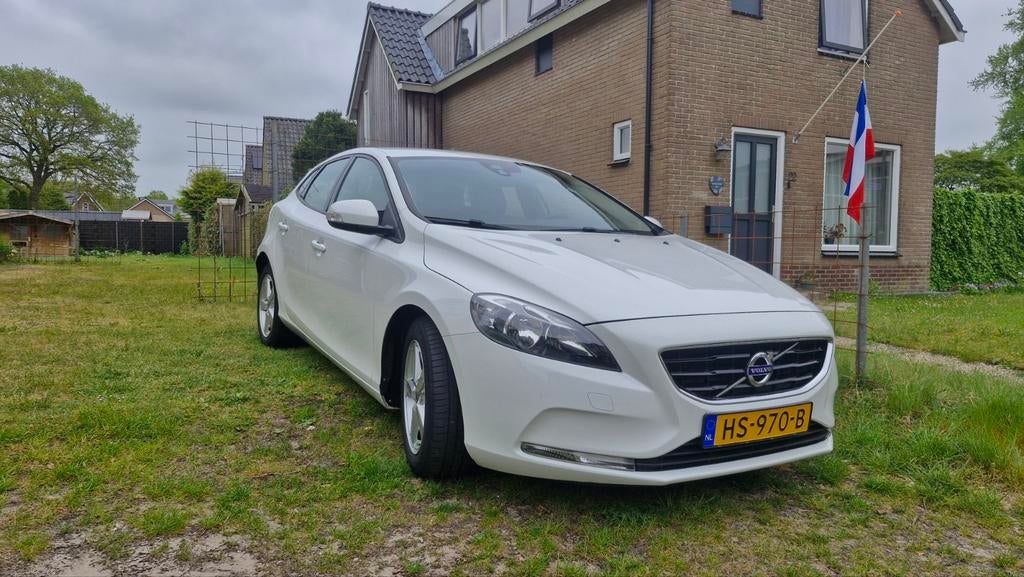 Volvo V40 2.0 D2 120PK 2015 Wit, Stof, Zwart, 4 cilinders, 1969 cc