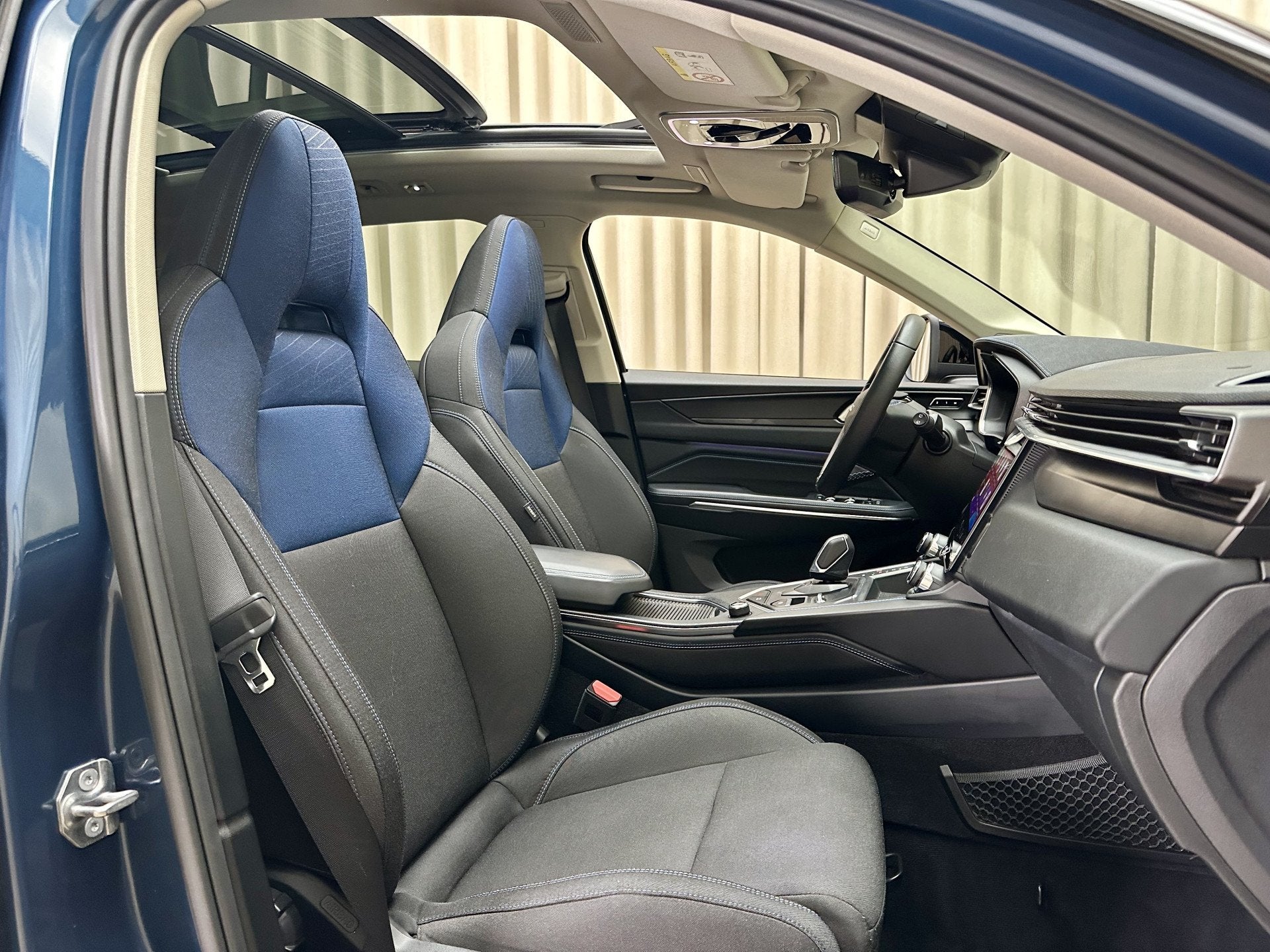 Lynk & Co 01 1.5 Hybride OrgNL! / Zwarte hemel / Infinity So, Dealer onderhouden, Stof, Euro 6, Parkeersensor