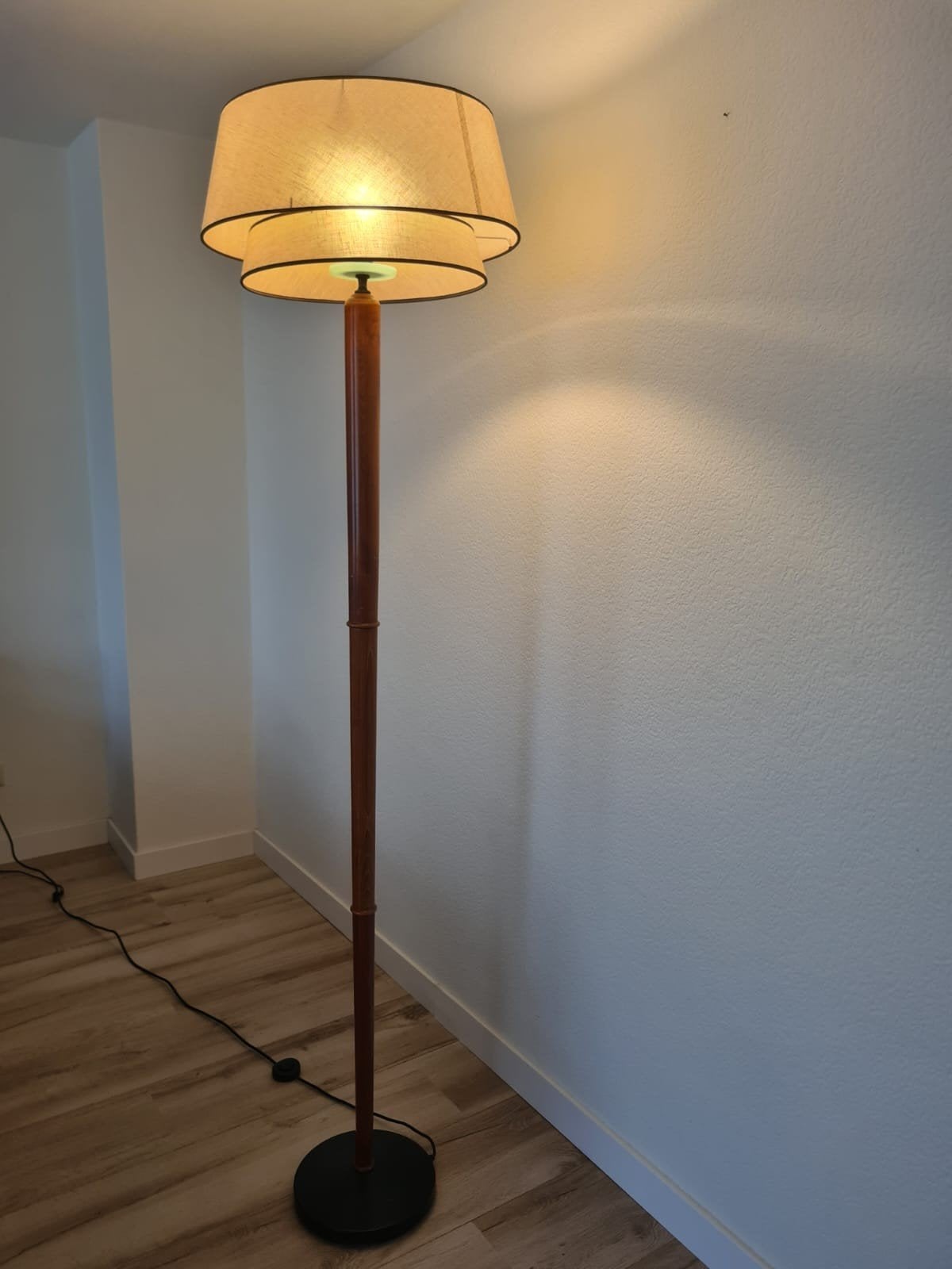 Staande lamp met dubbele kap, houten stam, Ophalen, Gebruikt, Modern, Sfeervol, E27 (groot)