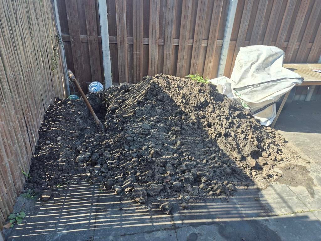 Aarde 2 kuub gratis ophalen (klei/zand), Tuin en Terras, Grind, Keien en Split, Ophalen, Overige typen