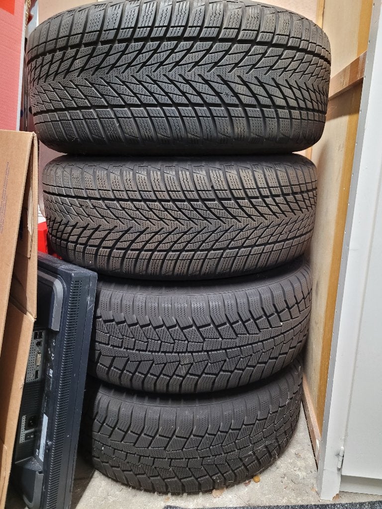 Winterbanden met 17inch velgen 225/45 R17, Ophalen, Gebruikt, Banden en Velgen, 17 inch