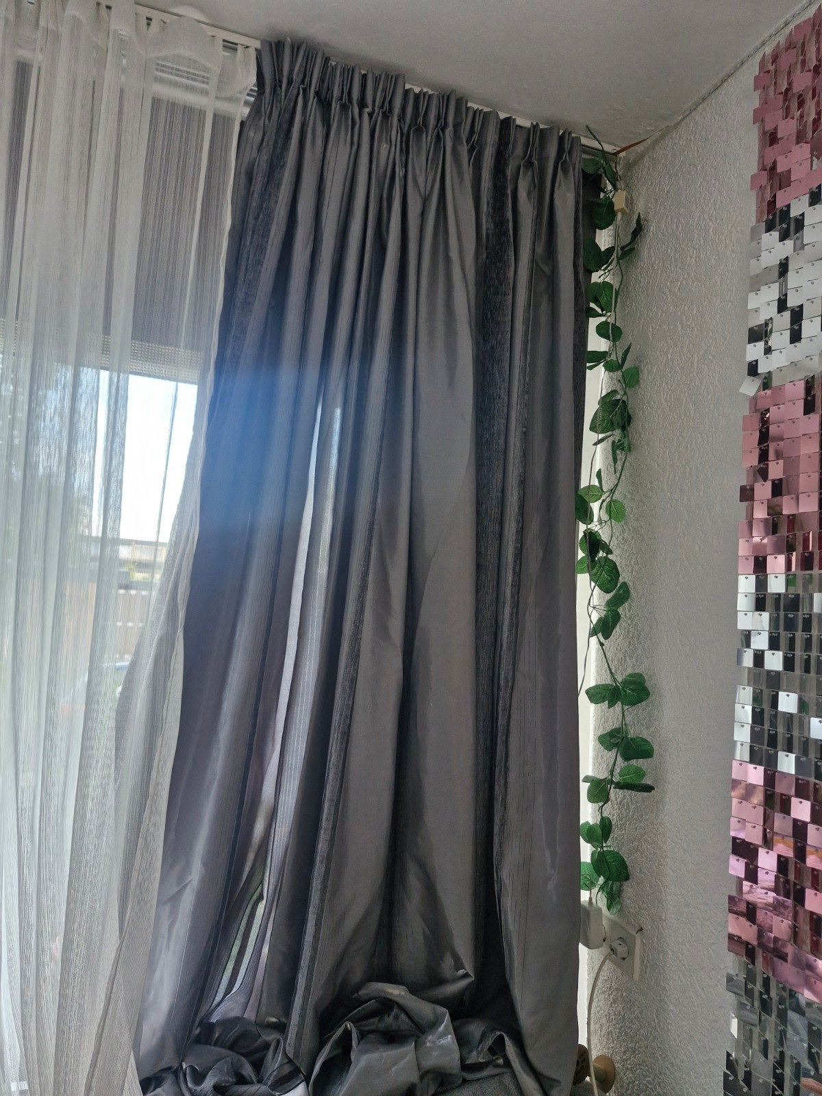 Mooie 2 Stuks Gordijnen 255h x 150cm, Ophalen