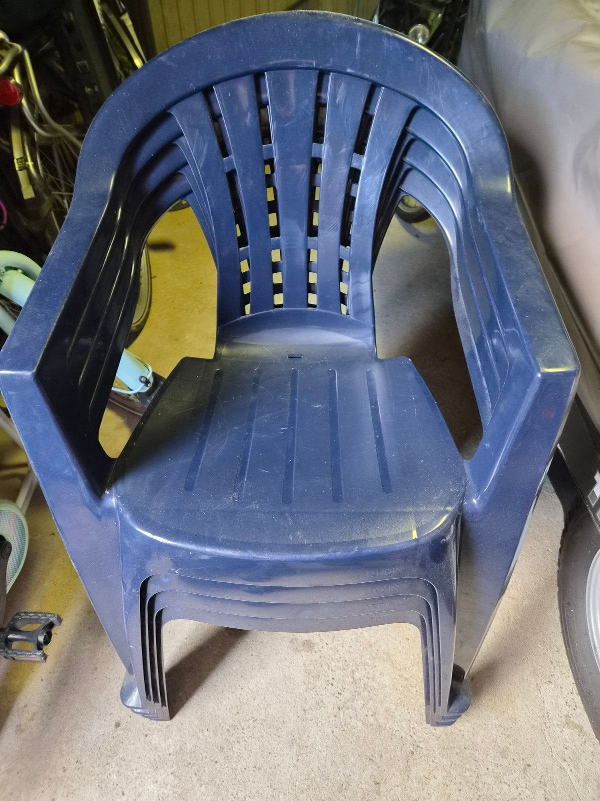 4 stapelbare kuipstoeltjes, donkerblauw, Tuin en Terras, Ophalen, Gebruikt, Kunststof, Stapelbaar