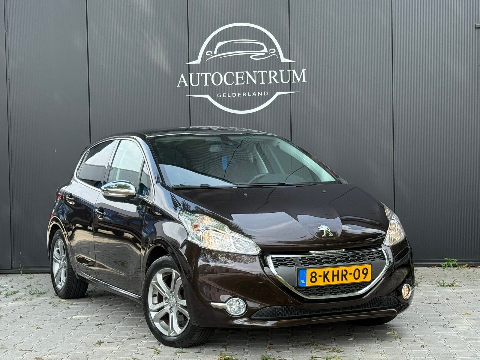 Peugeot208 1.2 VTI 82Pk NwApk Boekjes Allure Pano Full Optie, Auto's, Peugeot, Voorwielaandrijving, Bruin, Bedrijf, Handgeschakeld