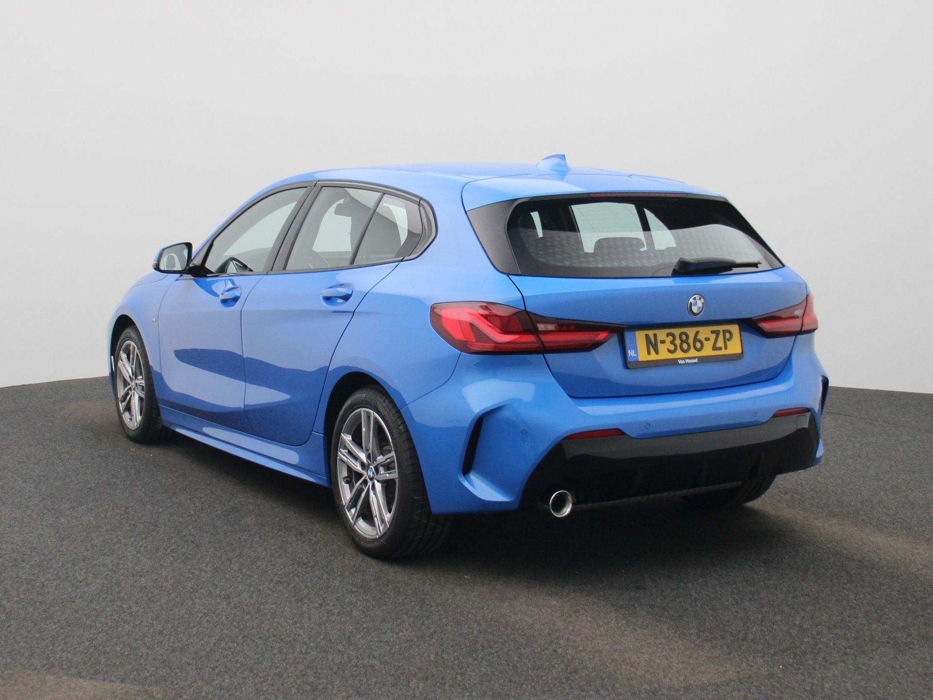 BMW 1-serie 116i Business Edition Plus, Auto's, Gebruikt, Blauw, Bedrijf, Handgeschakeld