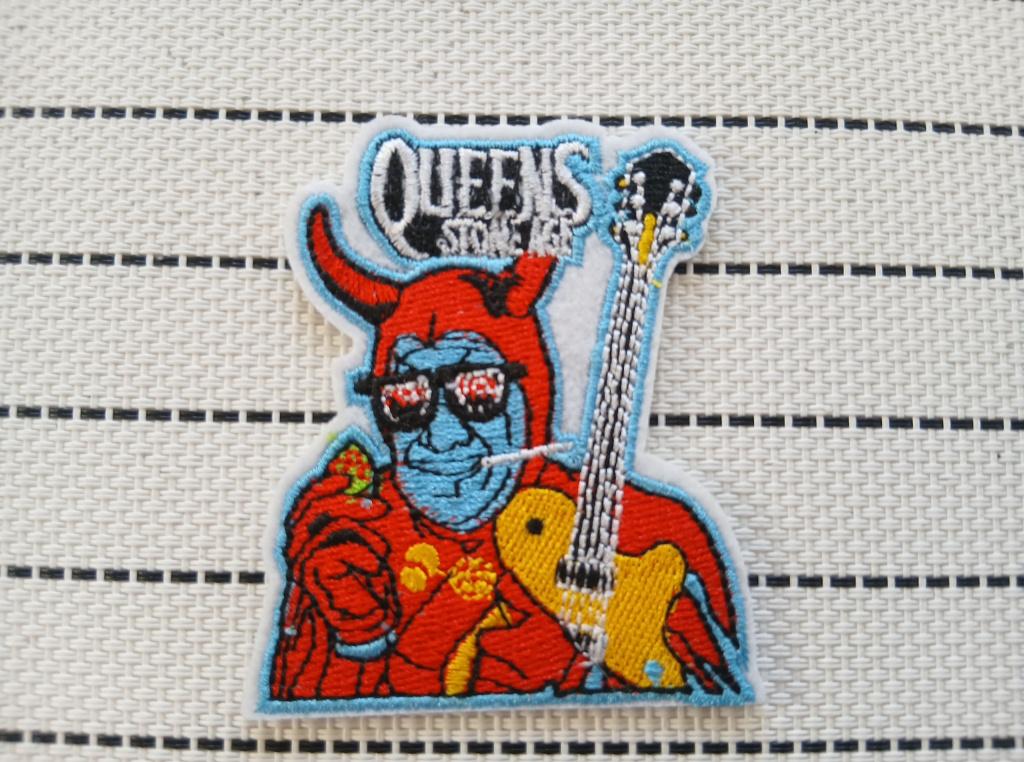 Queens Of The Stone Age leuke shaped patch q57, Verzamelen, Muziek, Artiesten en Beroemdheden, Verzenden, Nieuw, Kleding