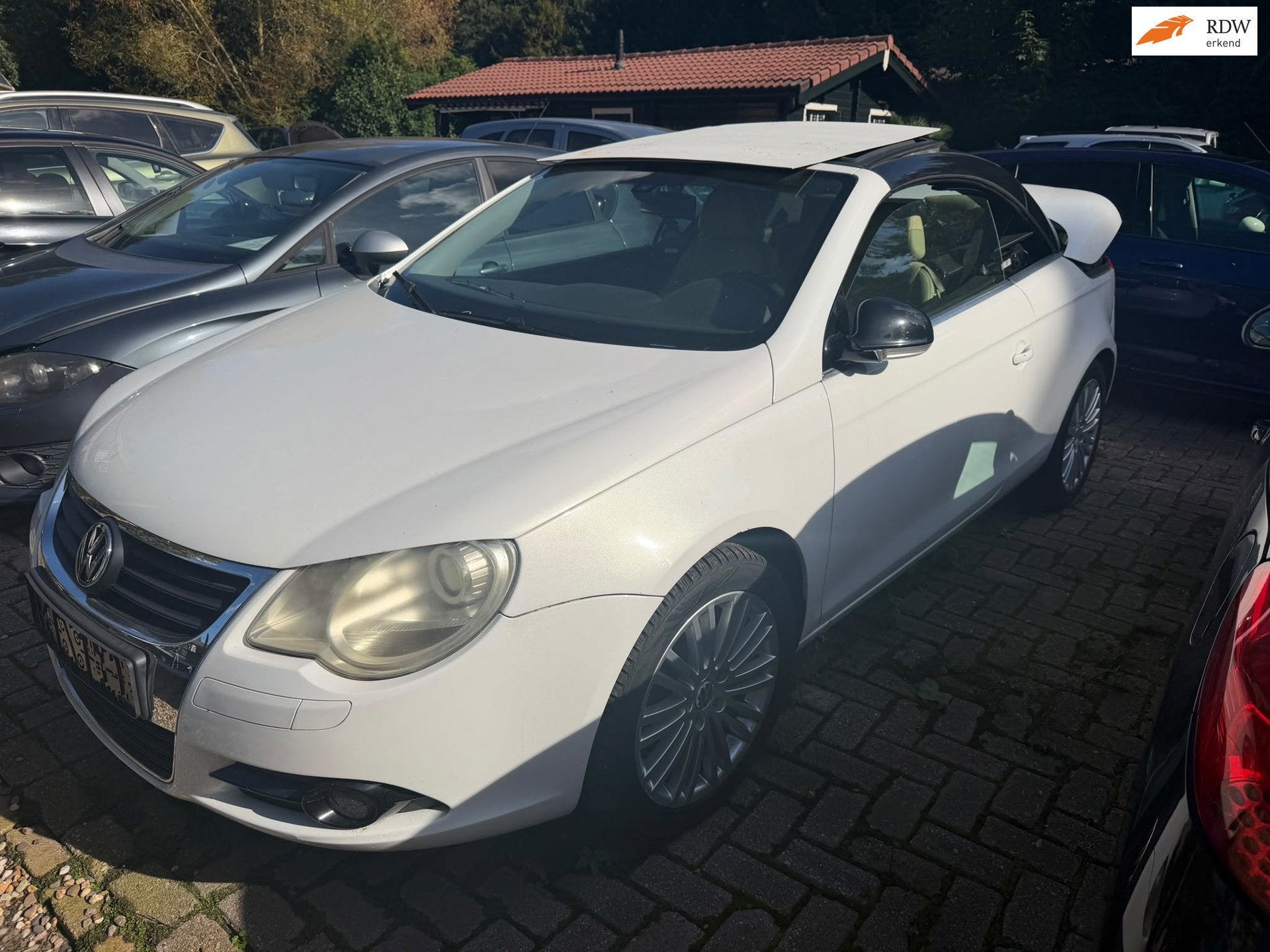 Volkswagen Eos 2.0-16v FSI LET OP LEKSTROOM, Voorwielaandrijving, Gebruikt, 4 cilinders, 4 stoelen