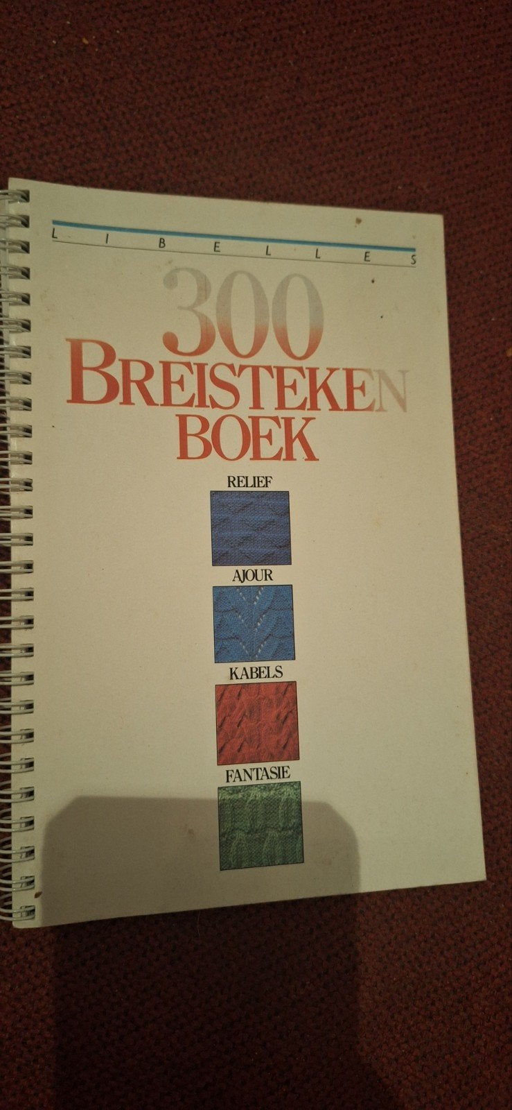 300 Breisteken Boek - Relief, Ajour, Kabels, Fantasie, Ophalen of Verzenden, Gelezen, Breien en Haken