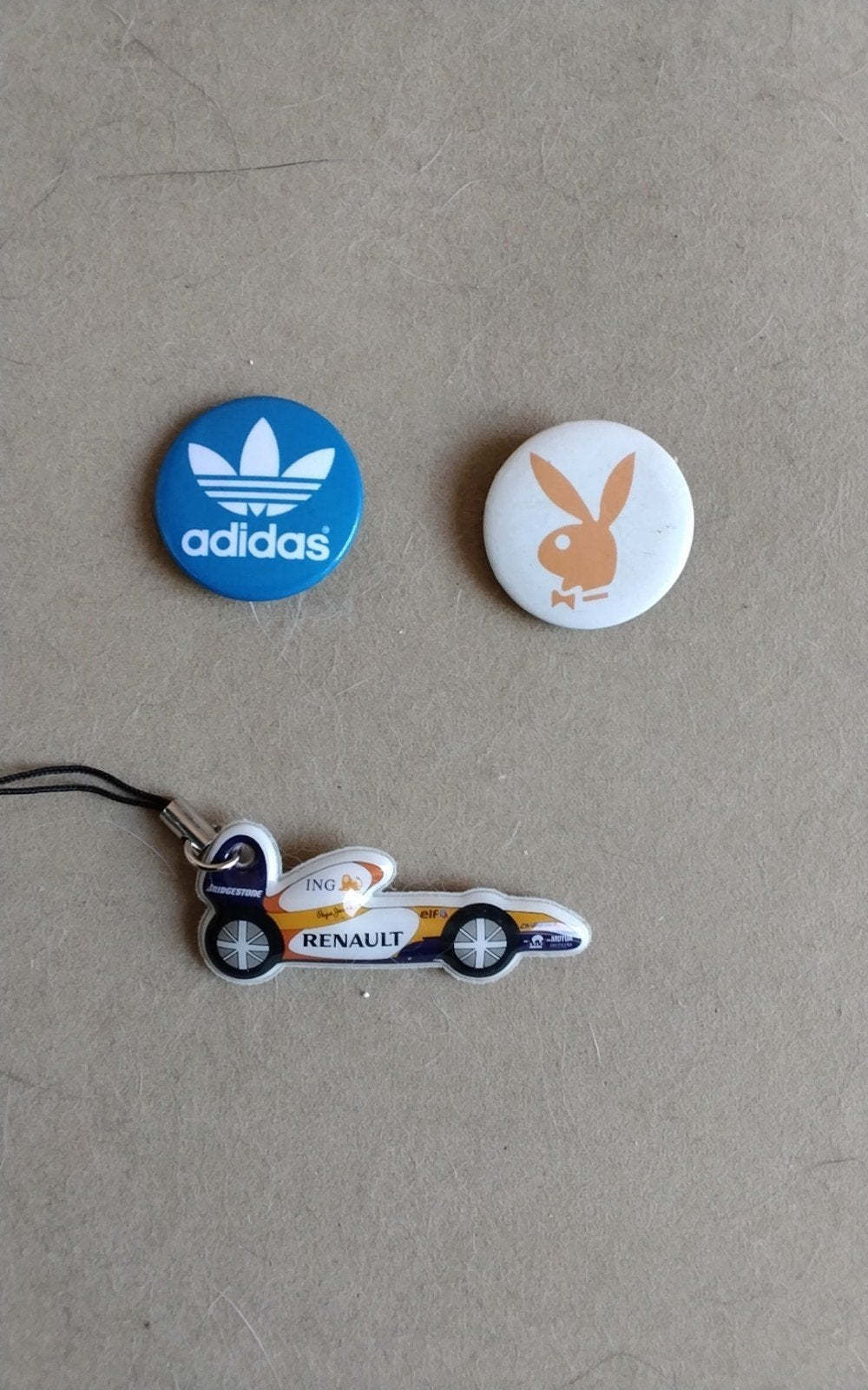 Speldjes Adidas en Playboy bunny + ING Renault mobiel hanger, Ophalen of Verzenden, Overige onderwerpen