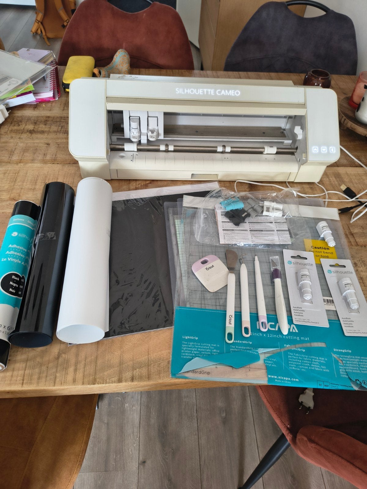 Silhouette Cameo 4 snijplotter met accessoires en materialen, Gebruikt, Ophalen of Verzenden, Machine, Elektrisch