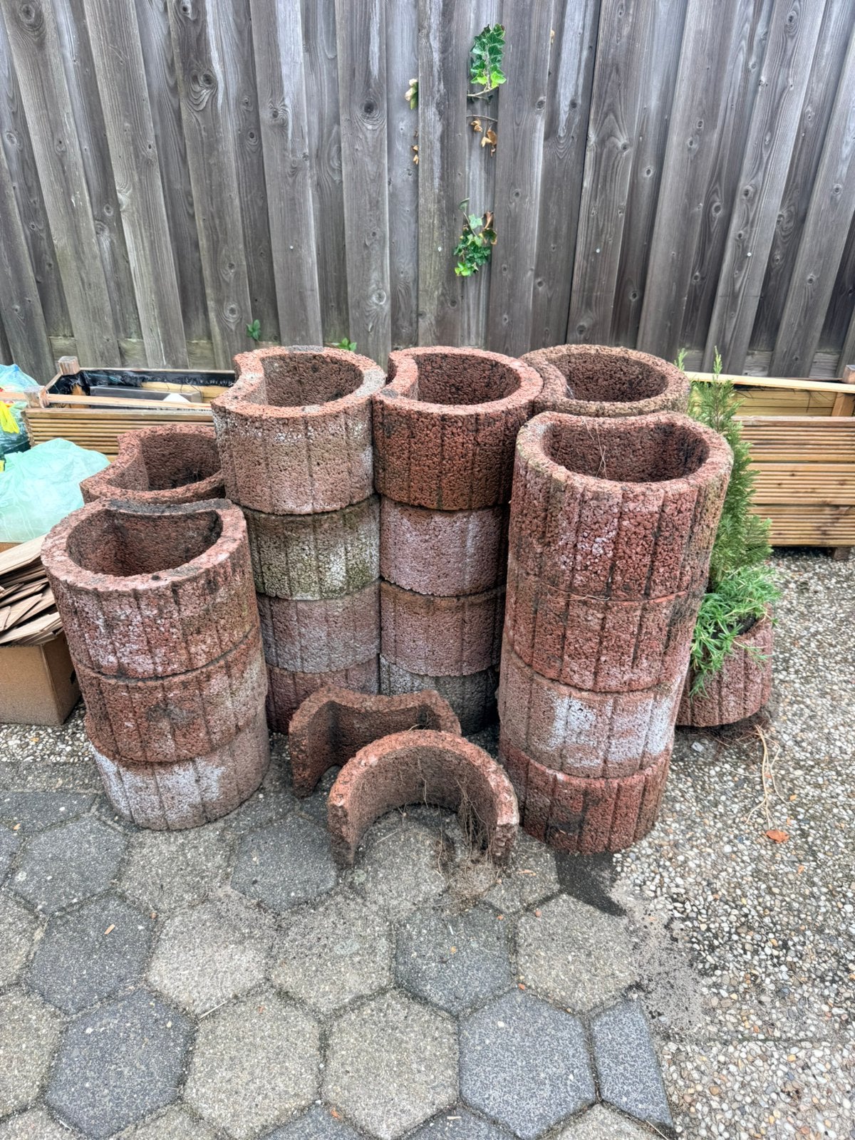 Gratis beton plantenbak, Ophalen, Zo goed als nieuw, Rond