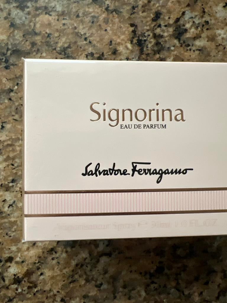 Signorina eau de parfum salvatore ferragamo geseald, Ophalen of Verzenden, Nieuw