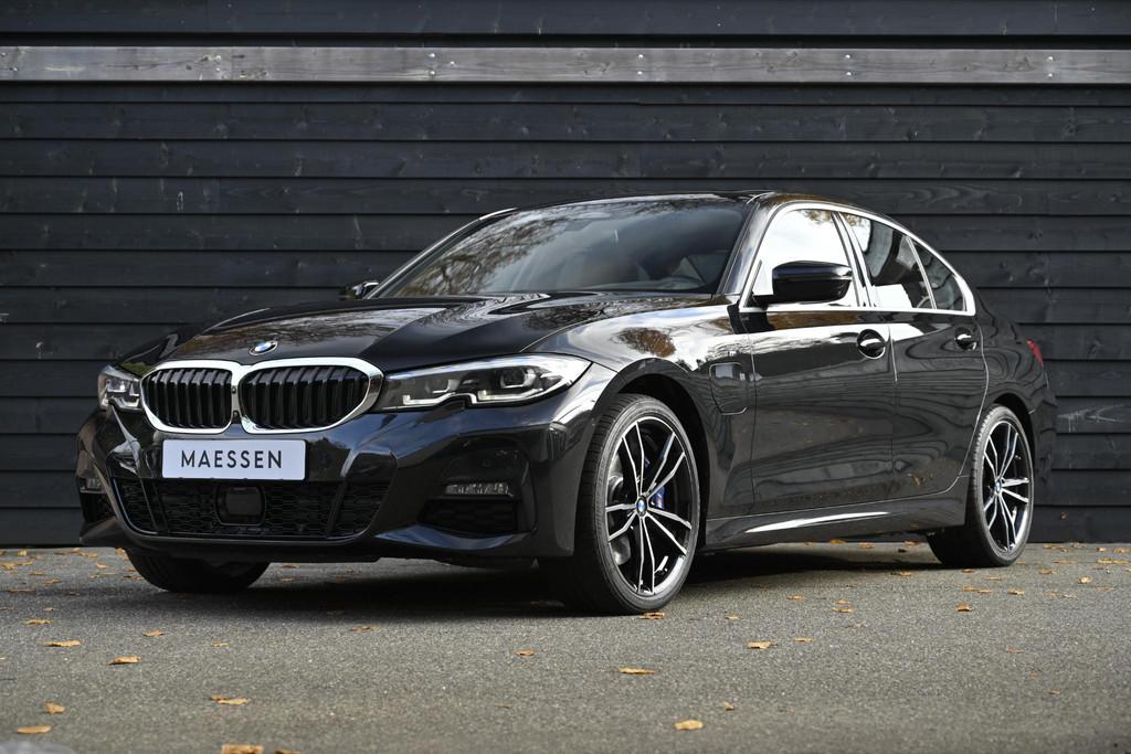 BMW 3-serie 330e M Sport CoPilot | Schuifdak |Trekhaak | Dea, 1998 cc, Achterwielaandrijving, Gebruikt, Zwart
