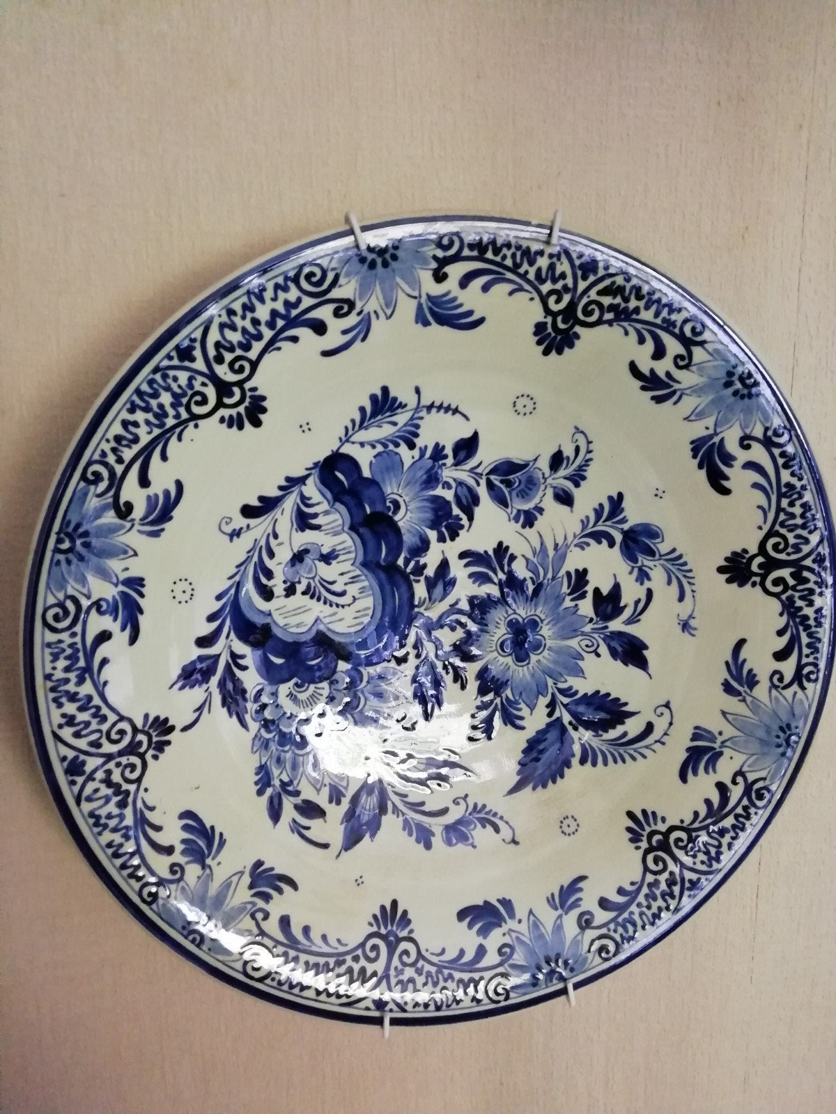 Antiek Delfts Blauw Wandbord - Handgeschilderd Bloemmotief, Antiek en Kunst, Antiek | Wandborden en Tegels, Ophalen of Verzenden