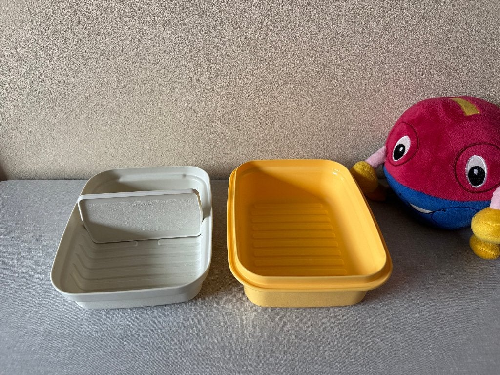 TUPPERWARE kornuit - kaasdoos + tussenschot NIEUW - WIT GEEL, Bewaardoos, Geel, Nieuw, Ophalen of Verzenden