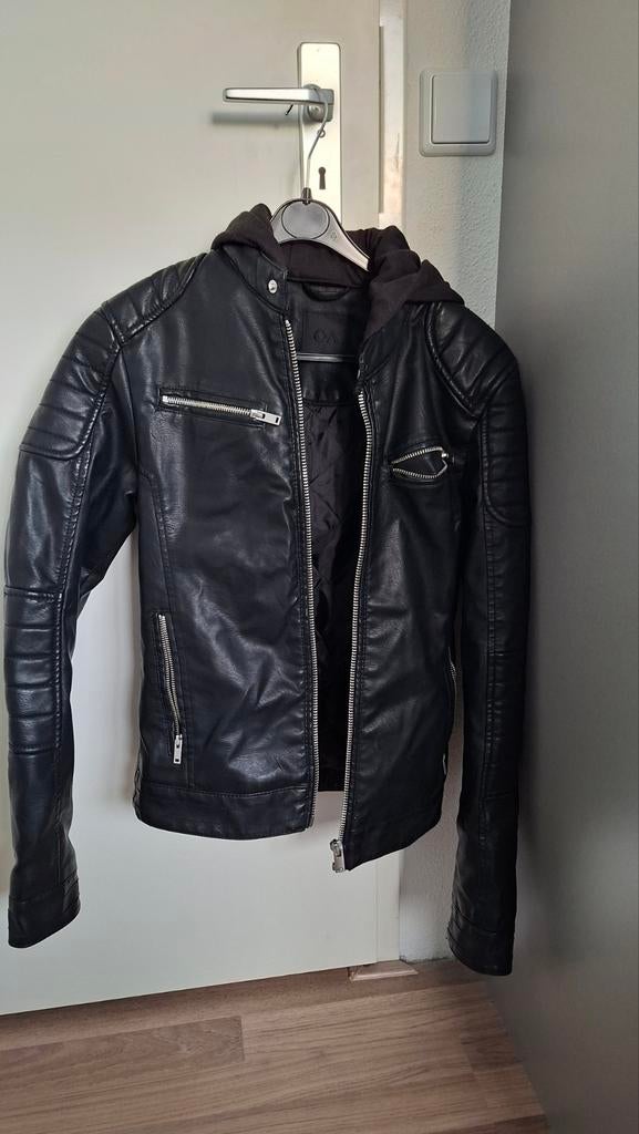 C&A Zwart Imitatie Leren Jas met Capuchon Maat XS, Zwart, Gedragen, Maat 46 (S) of kleiner, C&A