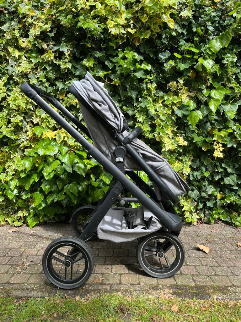 Dubatti kinderwagen zwart gratis, Kinderen en Baby's, Kinderwagens en Combinaties, Gebruikt, Verstelbare duwstang, Ophalen, Kinderwagen