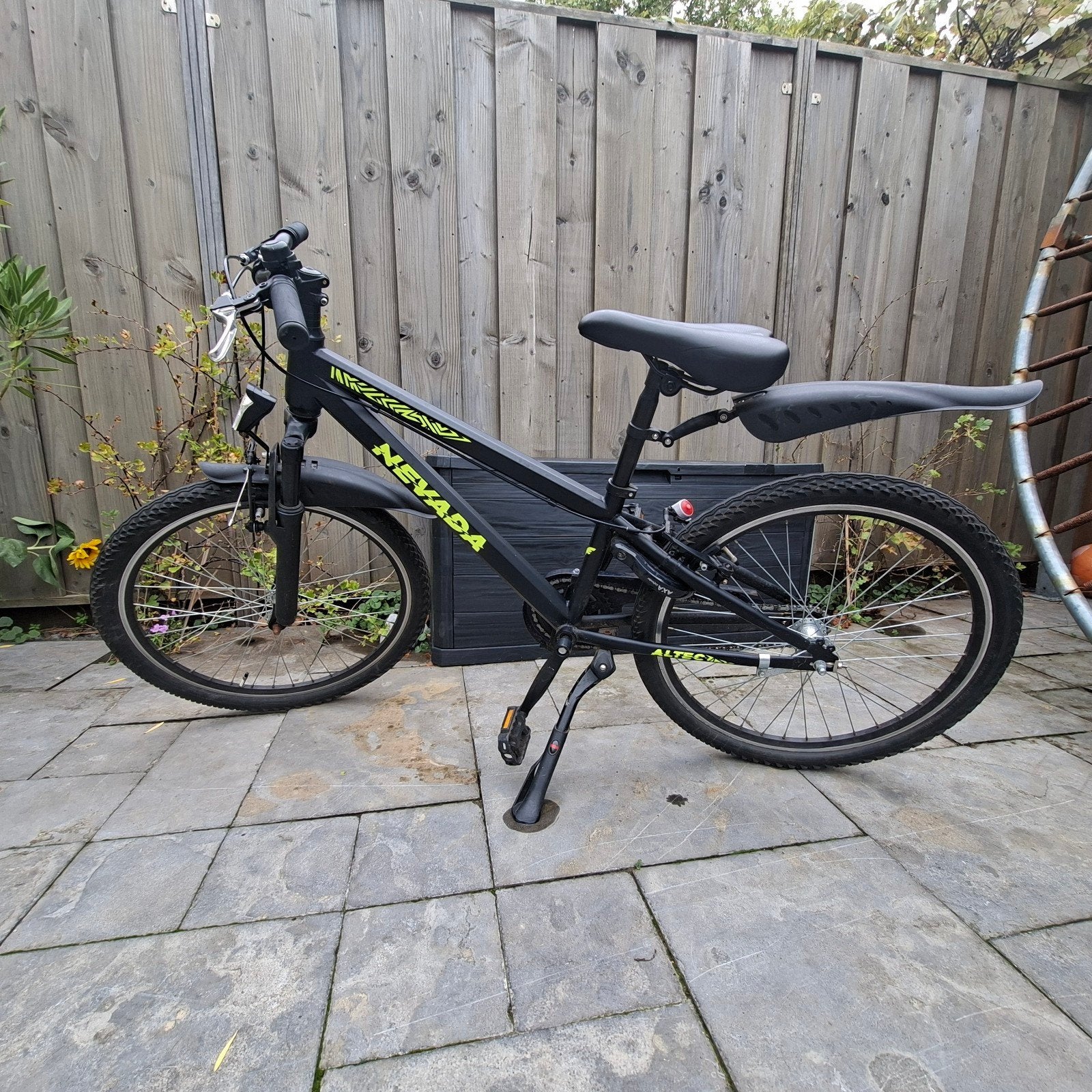 Nevada kinderfiets 24 inch Zwart met Gele accenten, Gebruikt, Velgrem, Minder dan 16 inch, Ophalen