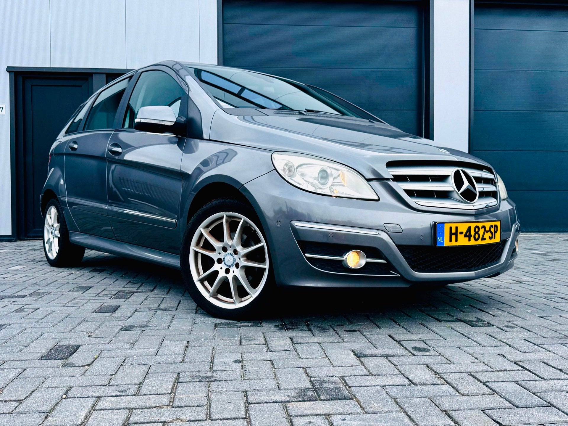Mercedes-Benz B-klasse 180 Business Class/NW APK//TOP STAAT/, Gebruikt, Zwart, 4 cilinders, Lichtsensor