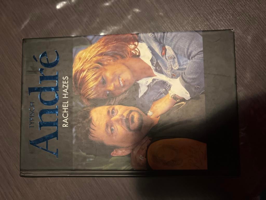 Typisch André Hazes - Het levensverhaal van een volksheld, Boeken, Biografieën, Ophalen of Verzenden, Zo goed als nieuw, Overige