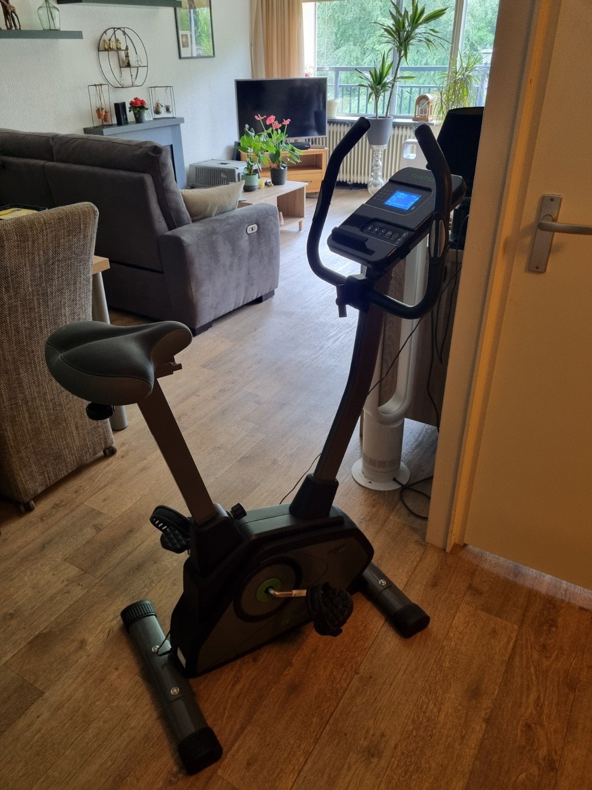Hometrainer  Aangeboden, Ophalen, Zo goed als nieuw, Hometrainer