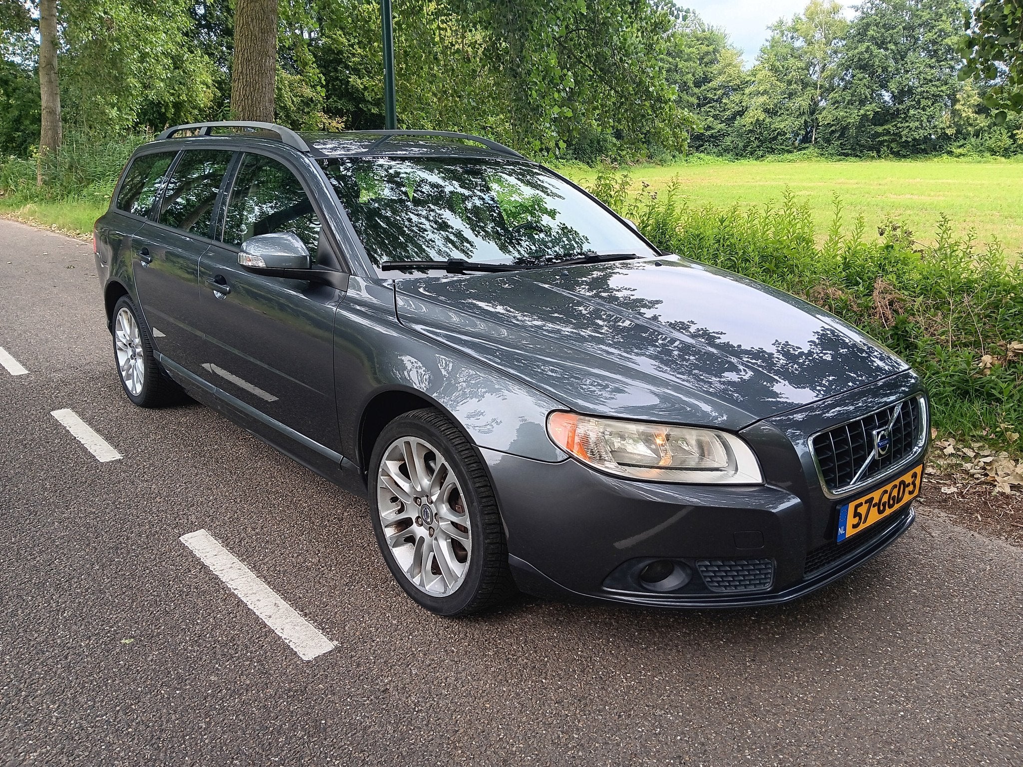 Volvo V70 2.5T 200PK | Leder | Clima | Trekhaak | Nw APK, 2521 cc, Handgeschakeld, Elektrische ramen, 93 €/maand