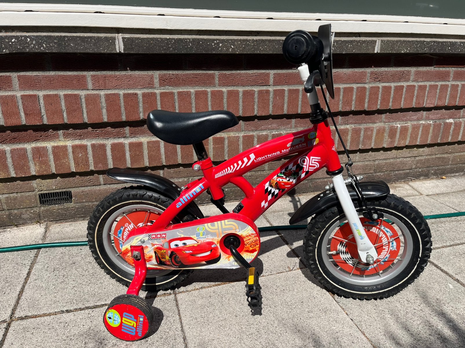 Kinderfiets 12,5 inch van Cars met zijwieltjes., Ophalen, Terugtraprem, Zijwieltjes, Gebruikt