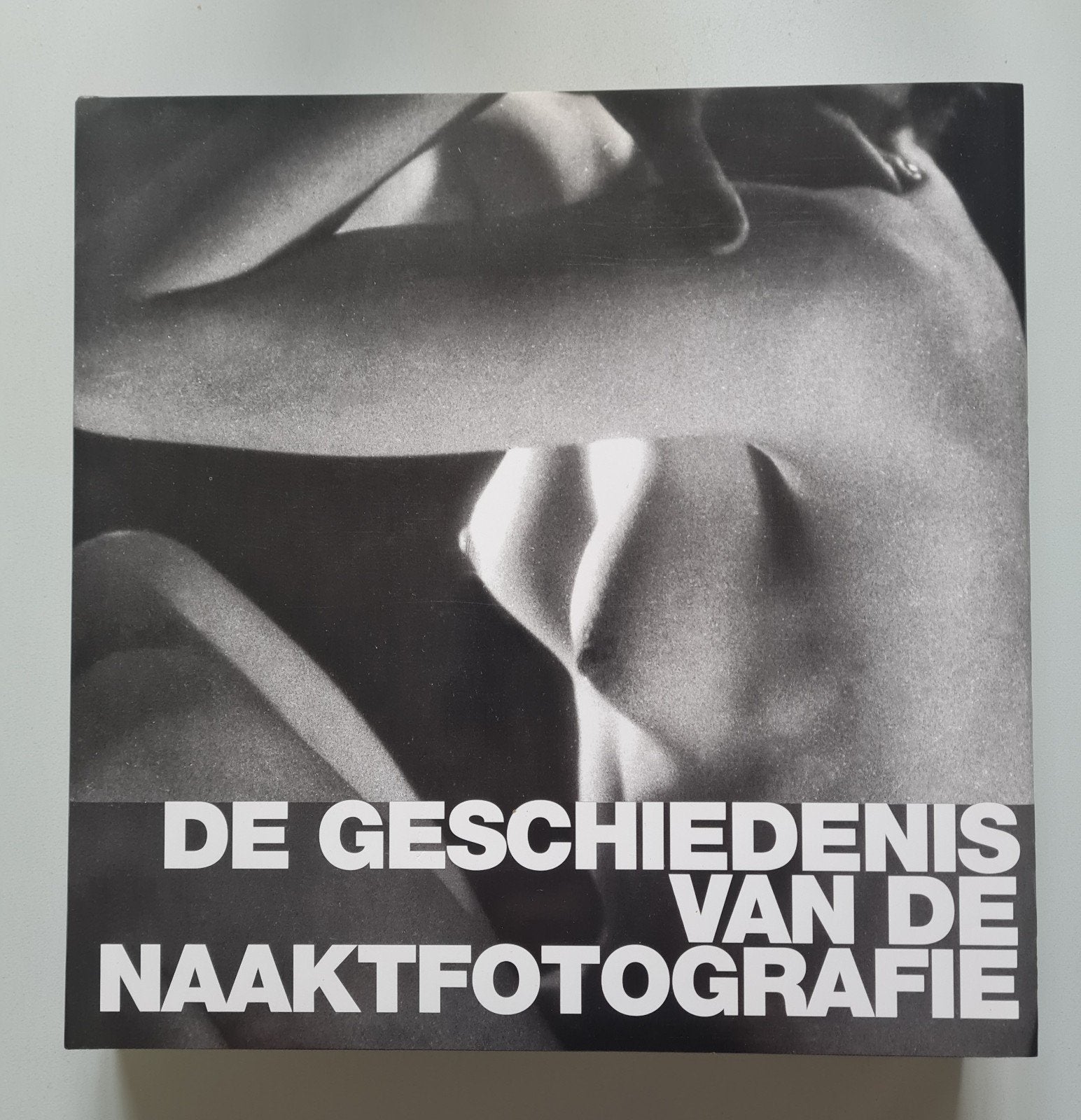 De geschiedenis van de naaktfotografie - Zo goed als nieuw, Giovanna Uzzani, Fotografie algemeen, Ophalen of Verzenden, Zo goed als nieuw