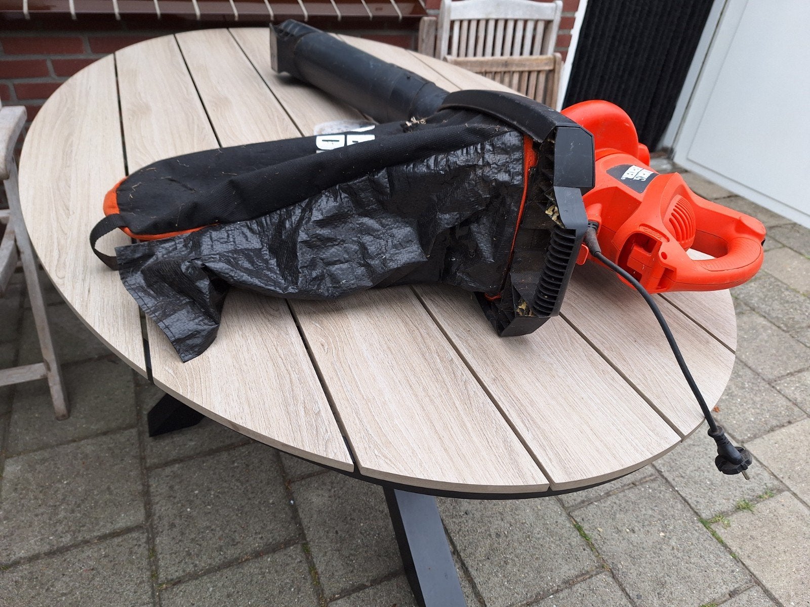 Black+Decker Elektrische Bladblazer/Bladzuiger, Ophalen, Gebruikt, Met opvangzak, Elektrisch