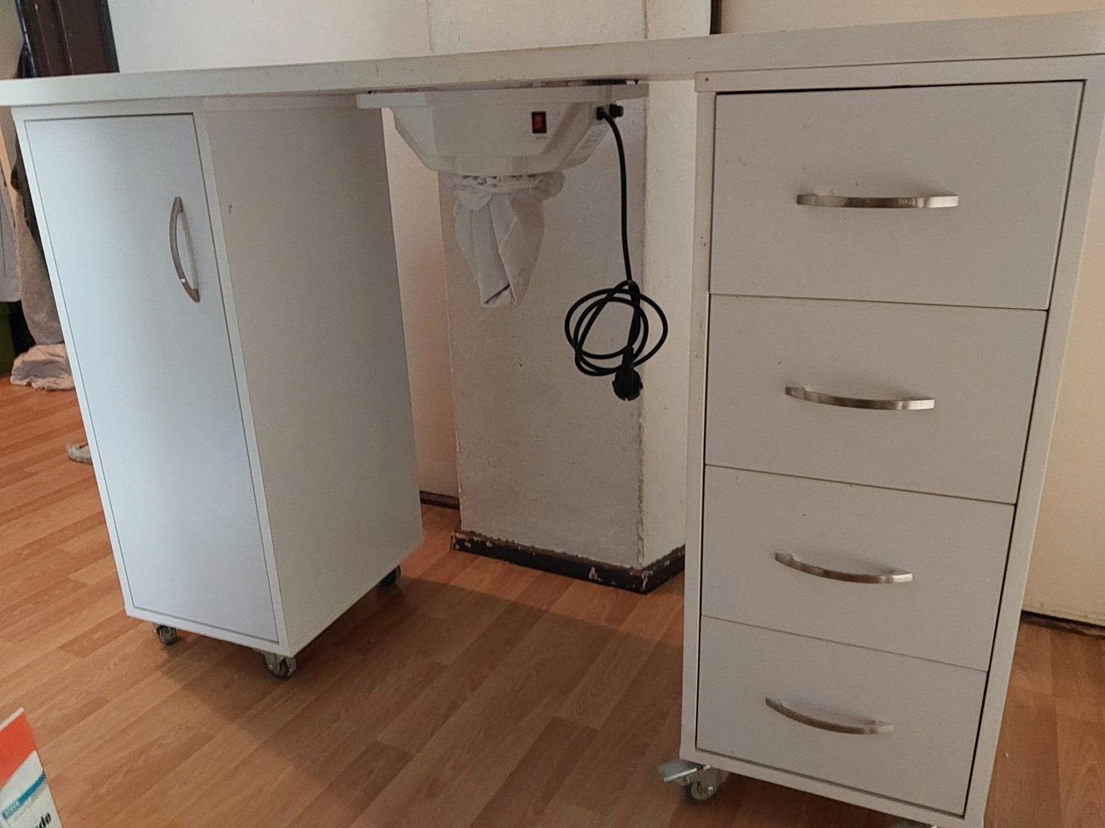 Nagel tafel, Ophalen, Gebruikt, Wit, Handen en Nagels