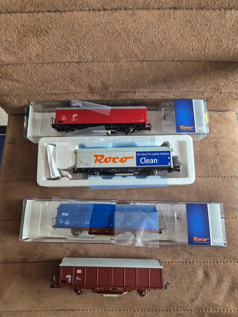 4 Roco Rail Reiniging Wagons - H0 Schaal, Ophalen of Verzenden, Gebruikt, Wagon, Roco