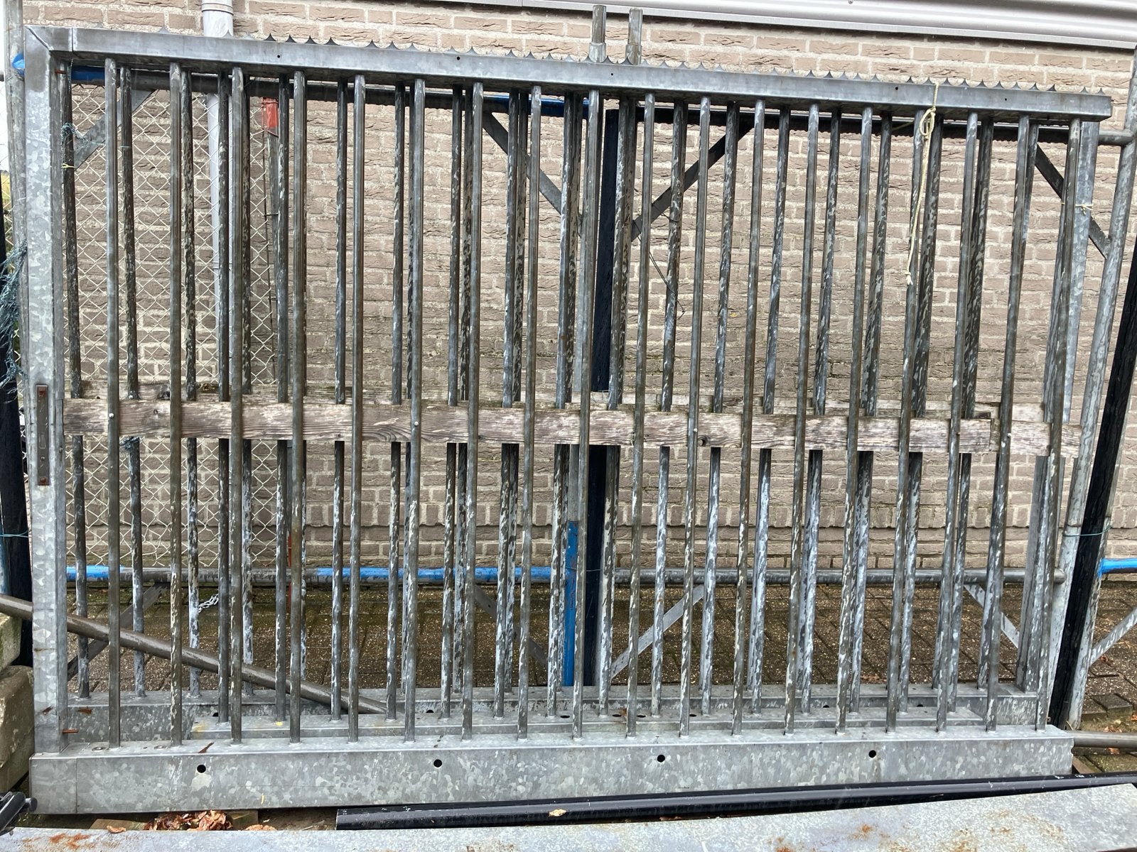 Stalen hekwerkdelen, diverse lengtes, 2 meter hoog, Ophalen, Gebruikt, IJzer, Spijlenhekwerk