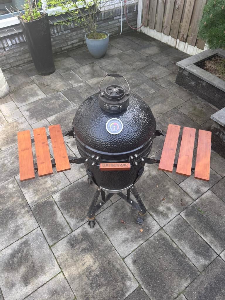 Bastard Medium bbq, Ophalen, Zo goed als nieuw