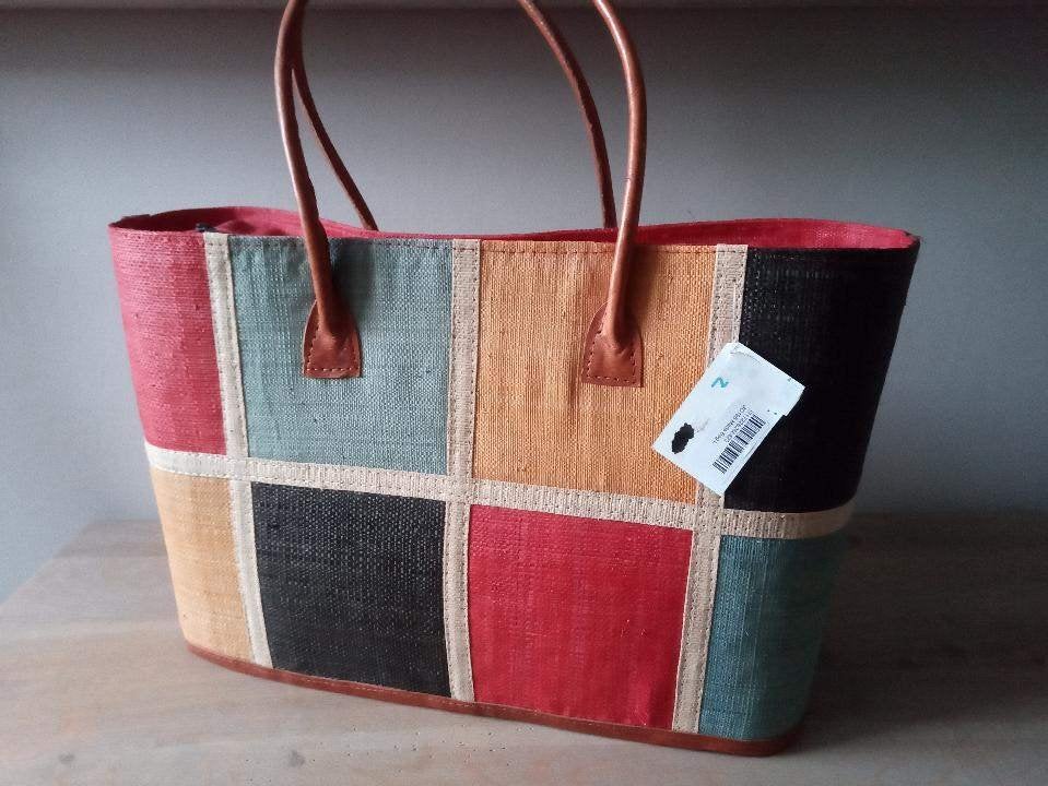 Te koop nieuwe vrolijke gekleurde Fairtrade tas 42x27x10 cm, Ophalen of Verzenden, Nieuw, Rood, Shopper